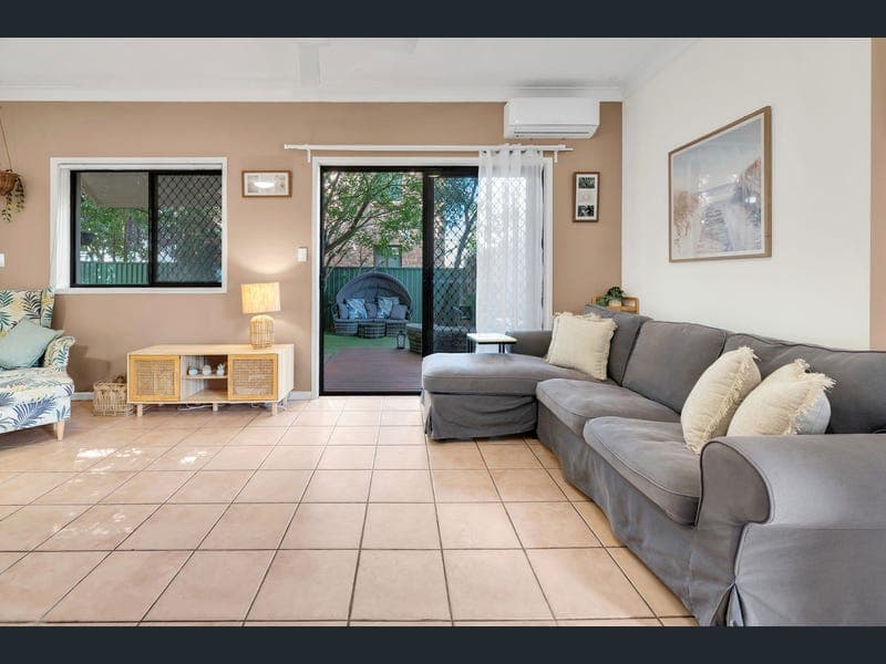 3/8 St Kilda Avenue, Broadbeach — photo 1 of 5