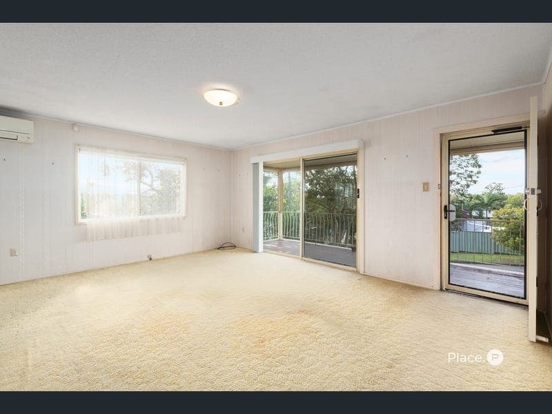 19 Newcombe Street, Sunnybank Hills — photo 1 of 5