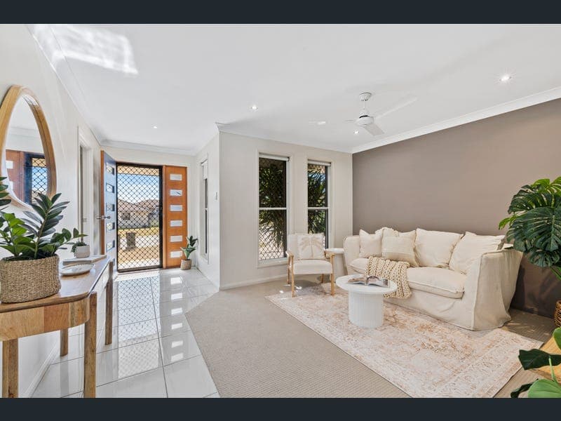 19 Jamie Crescent, Gracemere — photo 1 of 5