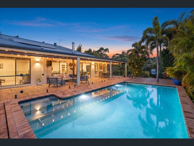 8 Huxley Court, Pacific Pines — photo 1 of 5