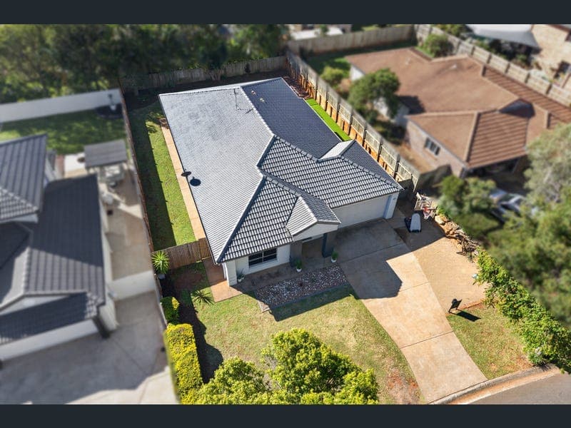 16 Shaw Place, Redland Bay — photo 1 of 5