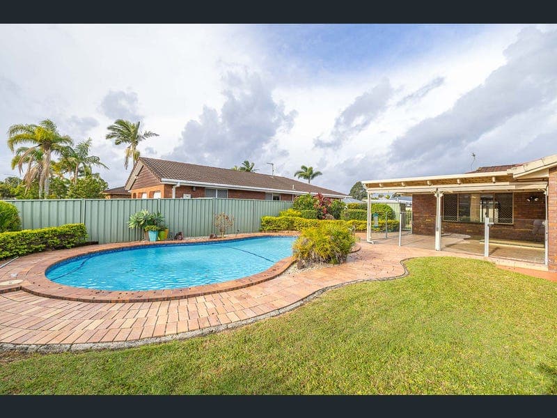 126 Christine Avenue, Burleigh Waters — photo 1 of 5