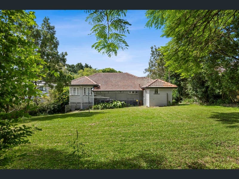 11 Empress Terrace, Bardon — photo 1 of 5