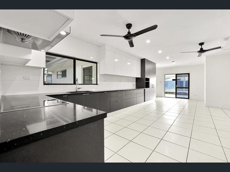 8 Maria Street, Woree — photo 1 of 5
