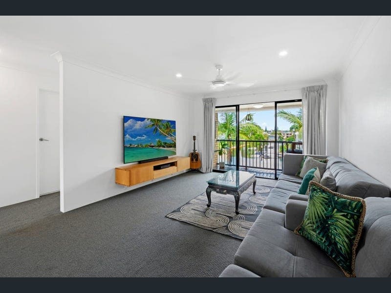 10/18-20 Sunshine Boulevard, Broadbeach Waters — photo 1 of 5