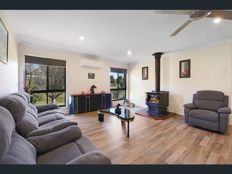 1-11 Acacia Court, Beechmont — photo 1 of 5