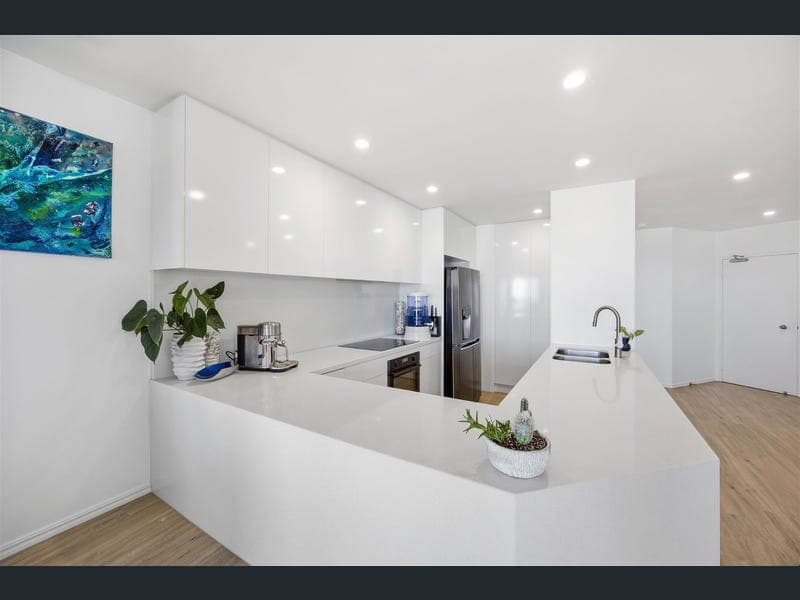 A36/1 Great Hall Drive, Miami — photo 1 of 5