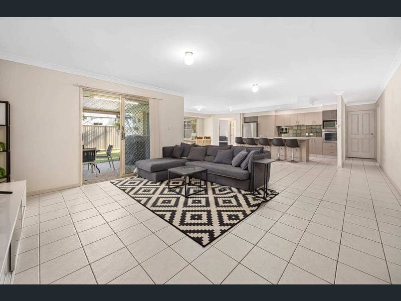 12 Stringybark Drive, Molendinar — photo 1 of 5