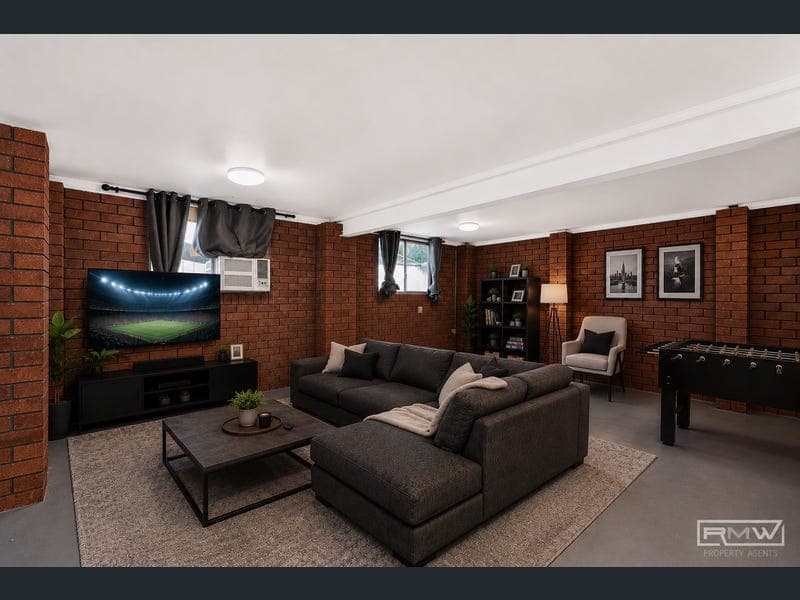 33 Capricorn Crescent, Norman Gardens — photo 1 of 5