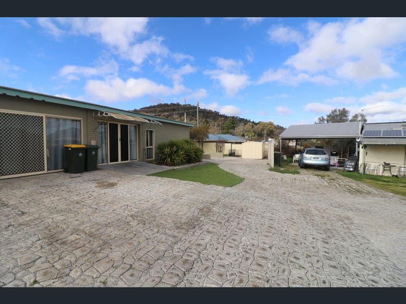 35 Pike Street, Stanthorpe — photo 1 of 5