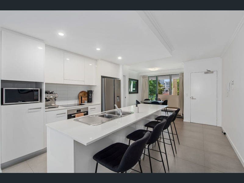 14/2 Gaven Crescent, Mermaid Beach — photo 1 of 5