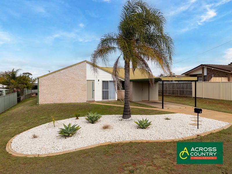 7 Buckingham Street, Kingaroy — photo 1 of 5