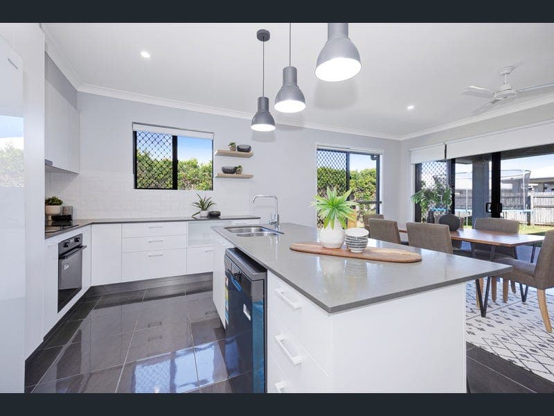 9 Coowarra Court, Mount Low — photo 1 of 5