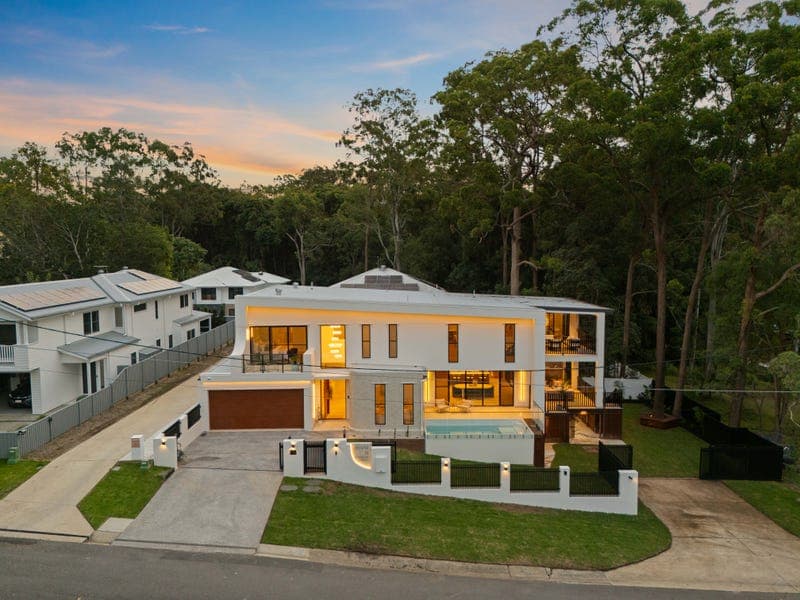 25 Elizabeth Street, Everton Hills — photo 1 of 5