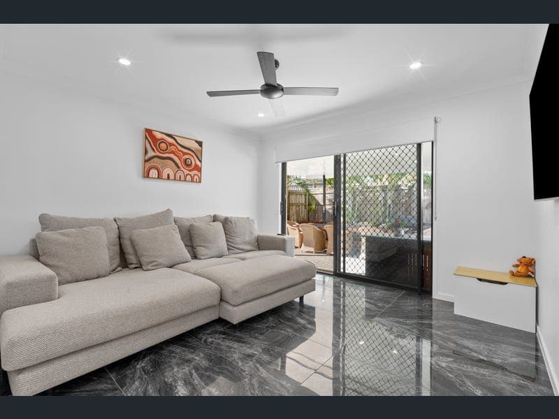 35 Bradleys Street, Ripley — photo 1 of 5