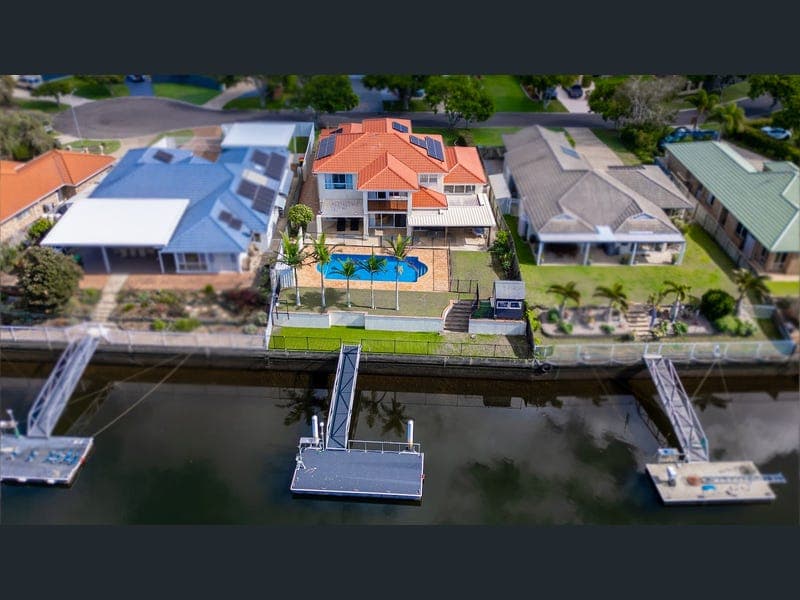 19 Trimaran Court, Banksia Beach — photo 1 of 5
