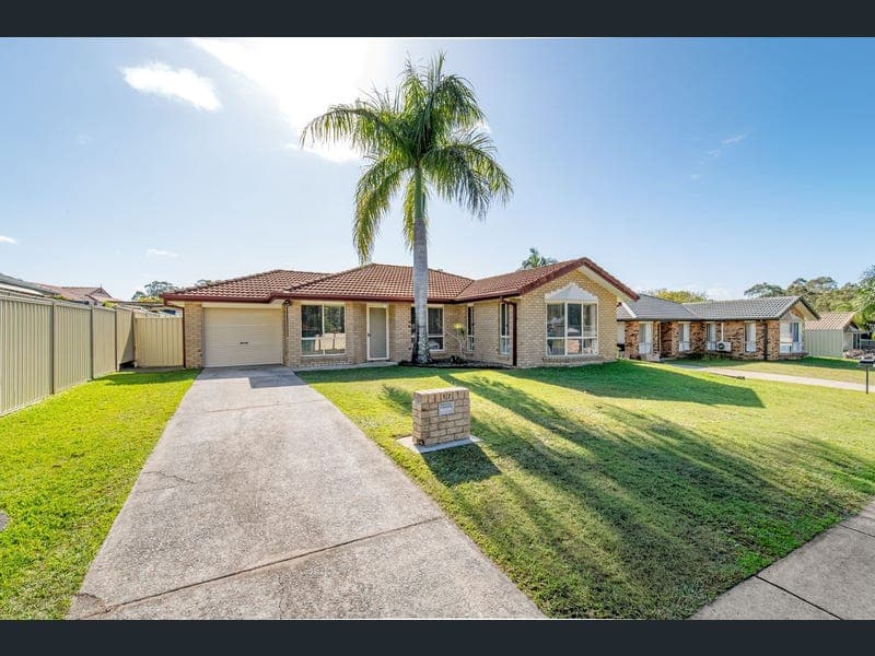 17 Lockerbie Court, Boronia Heights — photo 1 of 5