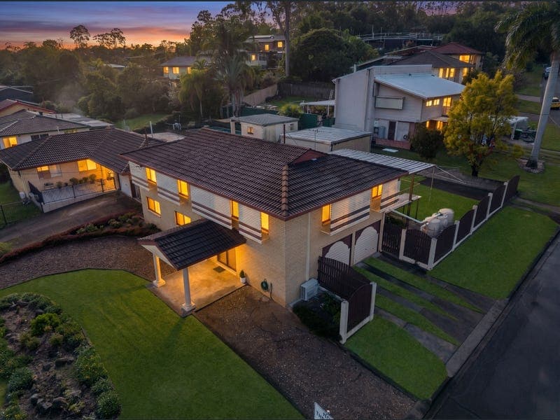 34 Tarnook Drive, Ferny Hills — photo 1 of 5