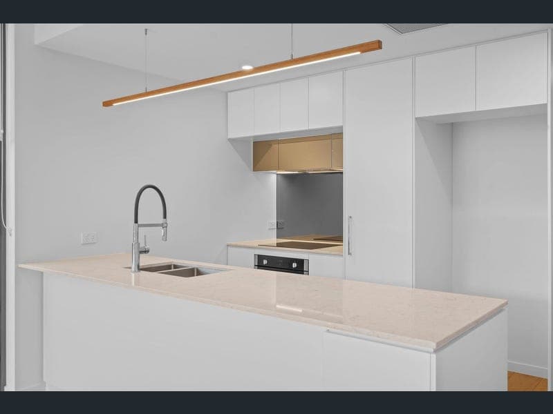 102/110-112 Frank Street, Labrador — photo 1 of 5