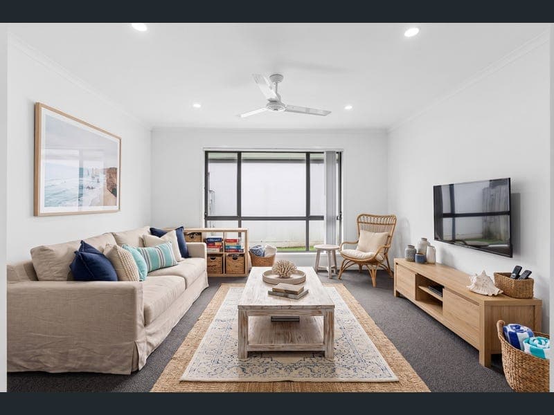 8 Tolman Street, Sippy Downs — photo 1 of 5