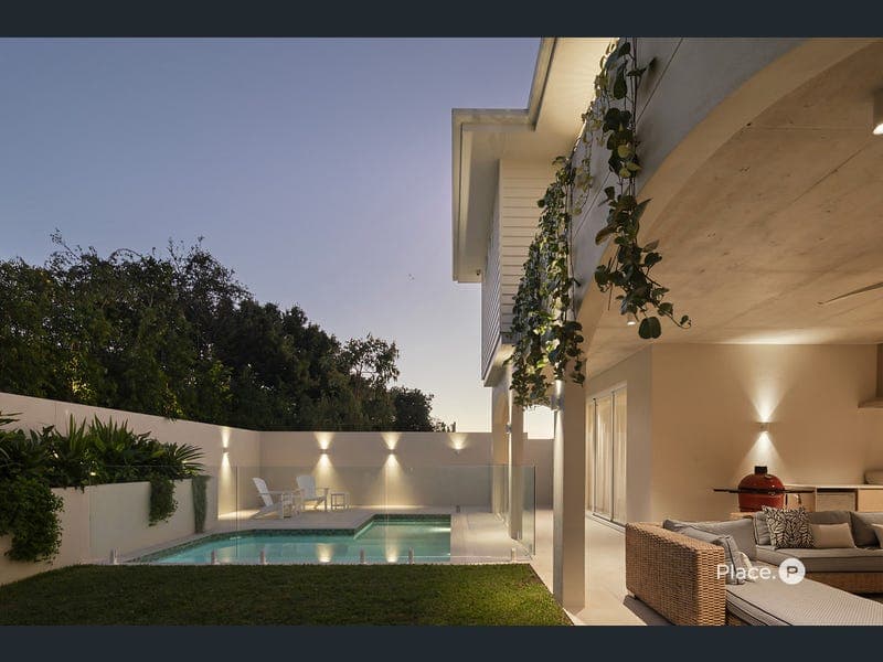 10 Allamanda Street, Fairfield — photo 1 of 5