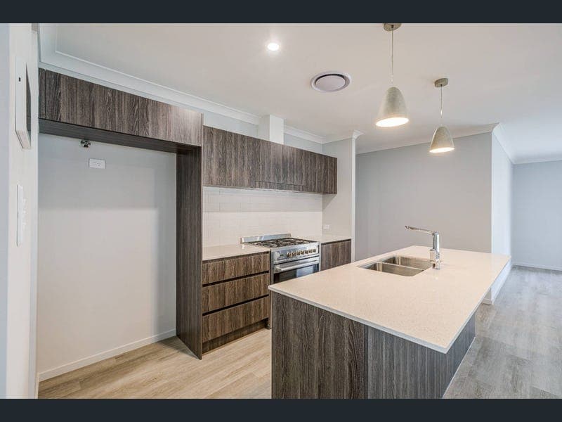 11 Galaxy Street, Flagstone — photo 1 of 5