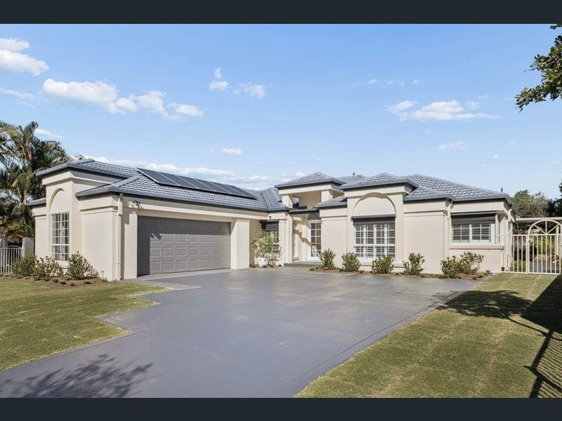 24 Clipper Boulevard, Clear Island Waters — photo 1 of 5