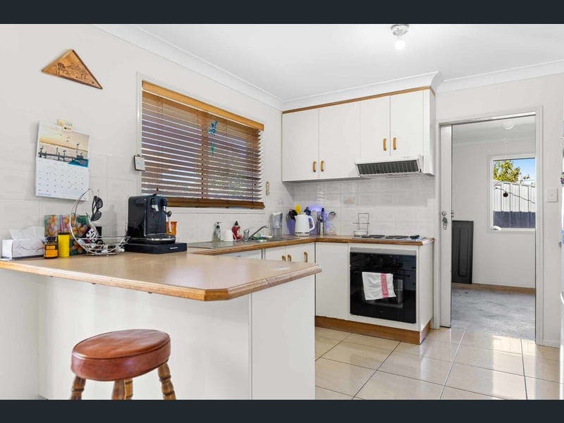 8 Rushlands Street, Glenvale — photo 1 of 5