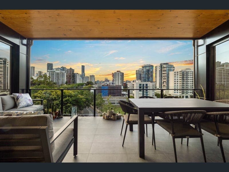 402/9 Lambert Street, Kangaroo Point — photo 1 of 5
