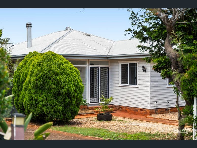 24 Blackdown Street, Harristown — photo 1 of 5