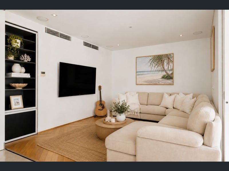 18/106 The Esplanade, Burleigh Heads — photo 1 of 5