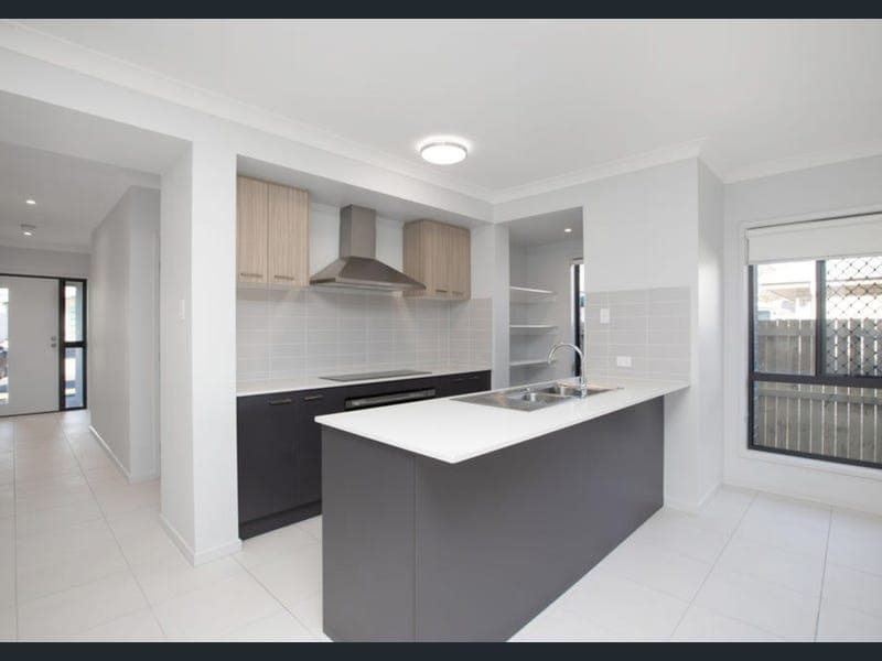 17 Saintly Rd, Logan Reserve — photo 1 of 5