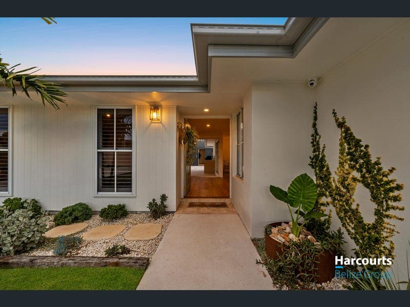 32 Karen Street, Jacobs Well — photo 1 of 5