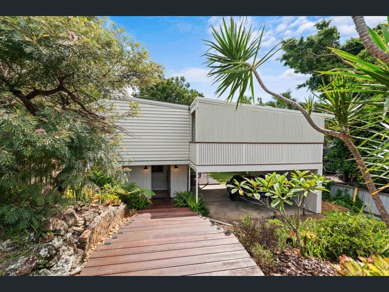 129 K P Mcgrath Drive, Elanora — photo 1 of 5