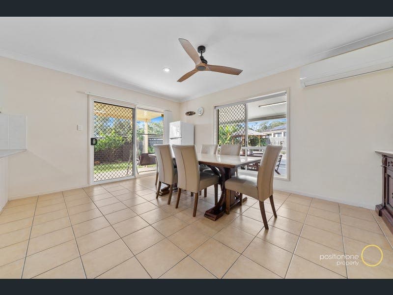 7 Langer Court, Heritage Park — photo 1 of 5
