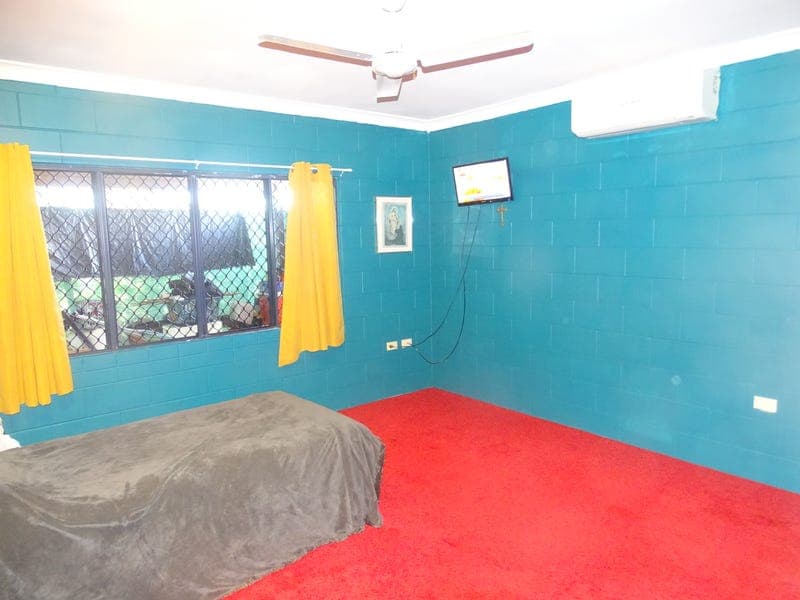24-26 St Kilda Street, Bowen — photo 1 of 5