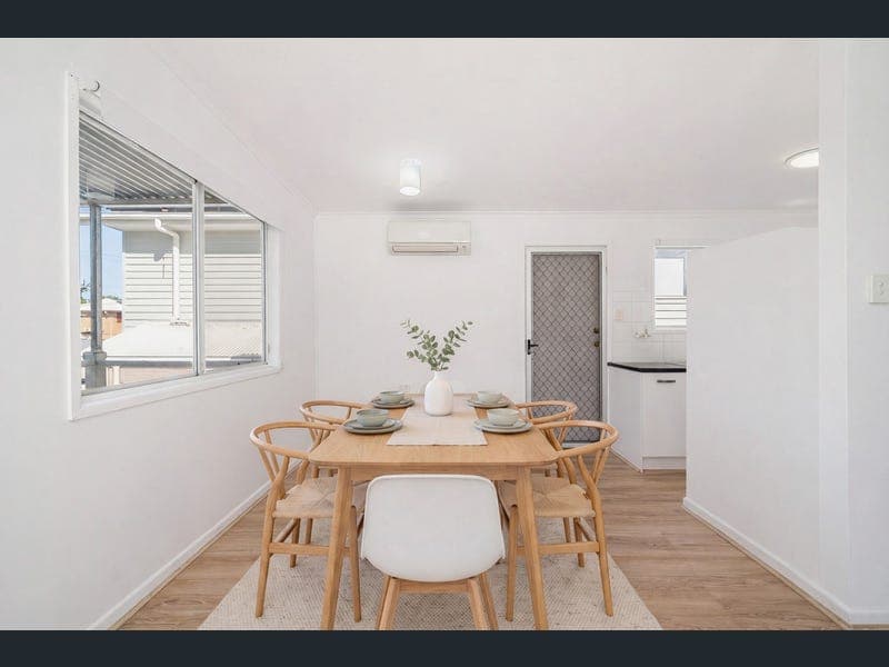 11 Sportsground Street, Redcliffe — photo 1 of 5