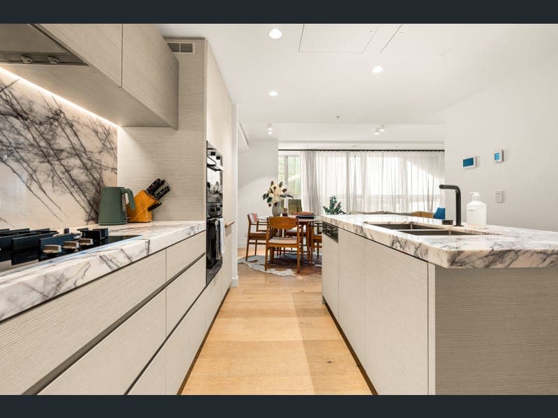 10407/36 Old Burleigh Road, Surfers Paradise — photo 1 of 5