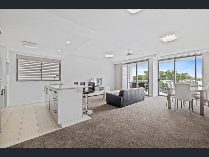 301/2 Victoria Parade, Rockhampton City — photo 1 of 5