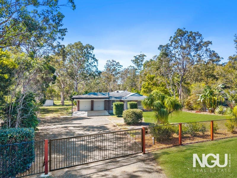 118-120 EILDON Close, Munruben — photo 1 of 5