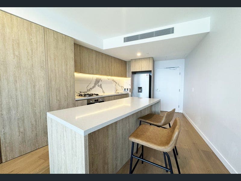 15206/ 5 The Darling Avenue, Broadbeach — photo 1 of 5