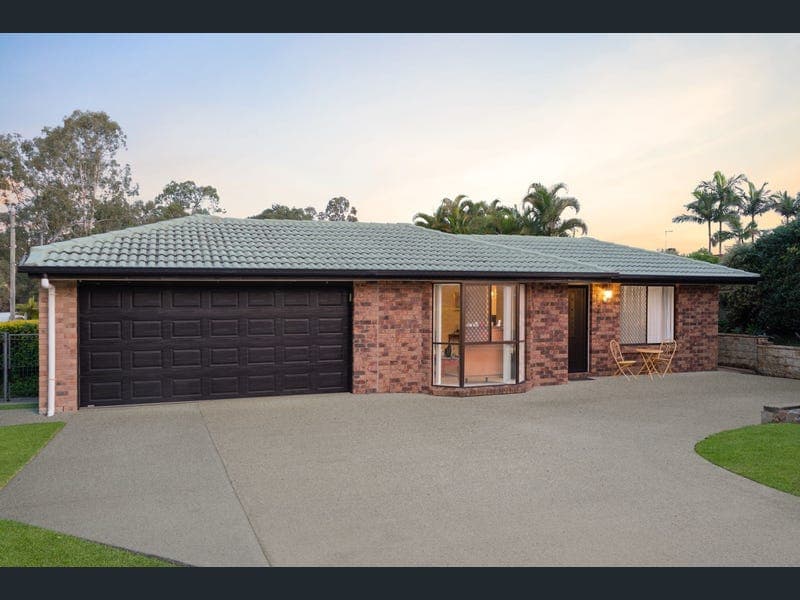 3 Acorus Court, Regents Park — photo 1 of 5