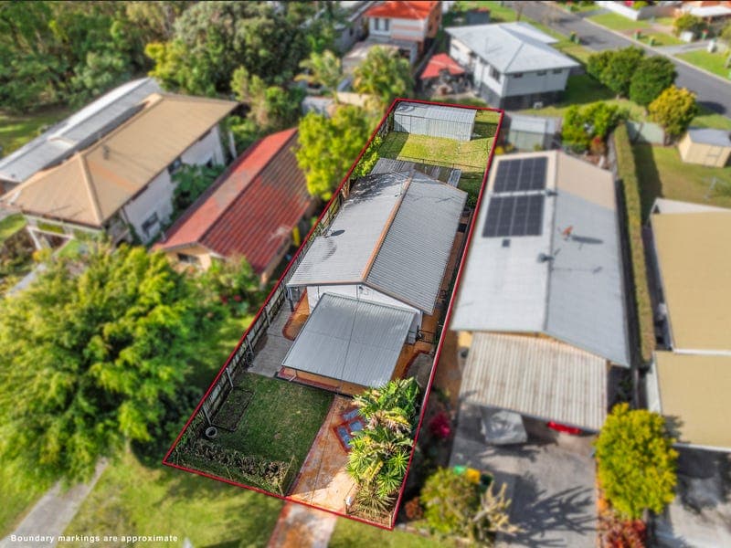 7 Mark Street, Redland Bay — photo 1 of 5