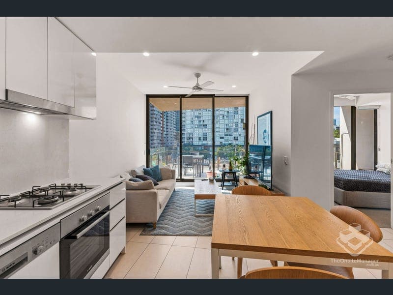 30410/24 Stratton Street, Newstead — photo 1 of 5