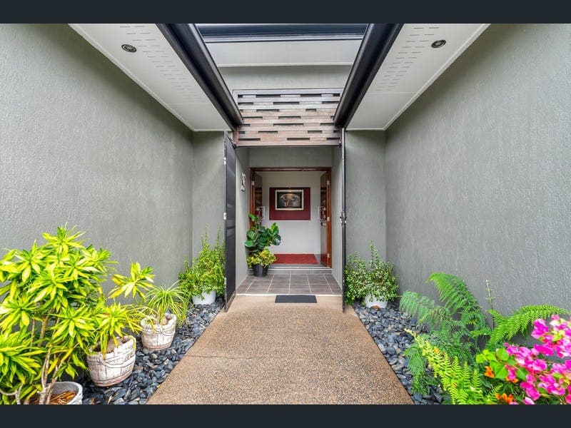 5 Gates Close, Edmonton — photo 1 of 5