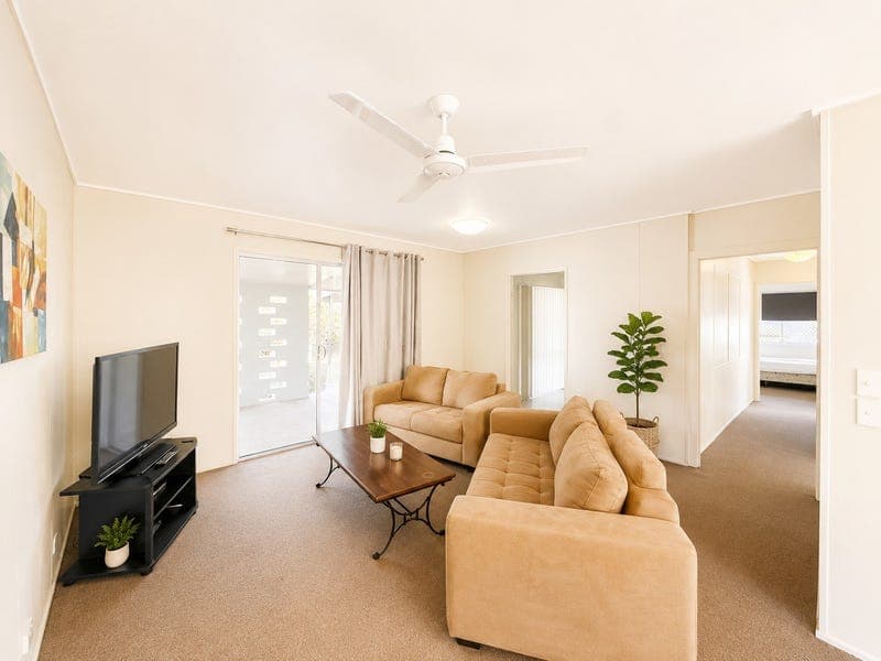 9 Cook Crescent, Dysart — photo 1 of 5