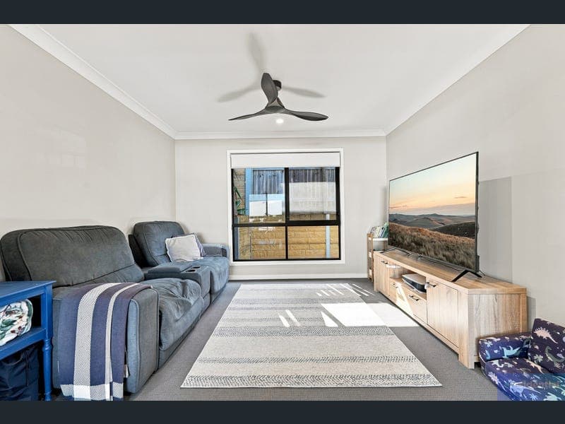 18 Sophora Road, Holmview — photo 1 of 5