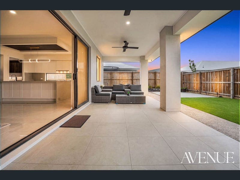 10 Picton Street, Jimboomba — photo 1 of 5