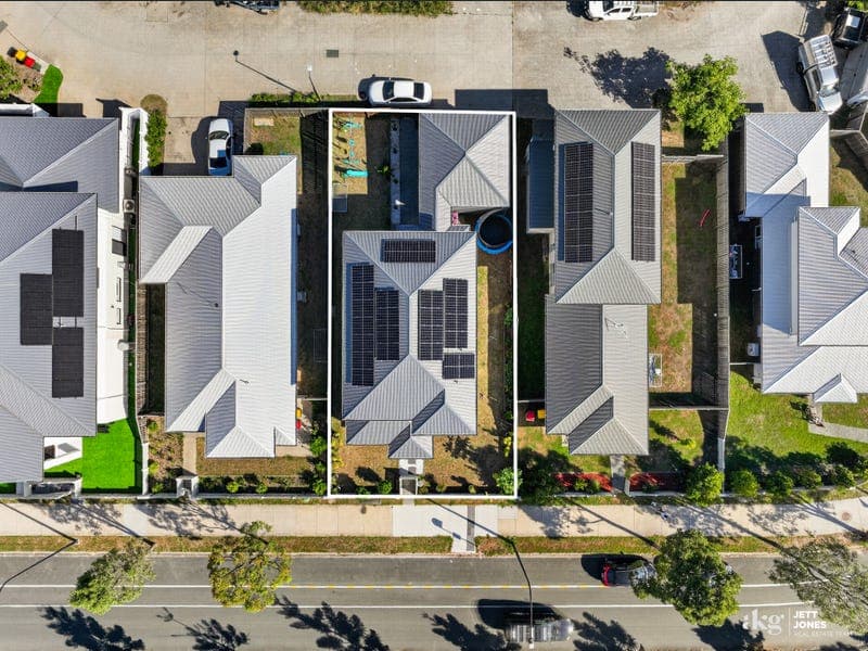 8 Vineyard Drive, Greenbank — photo 1 of 5