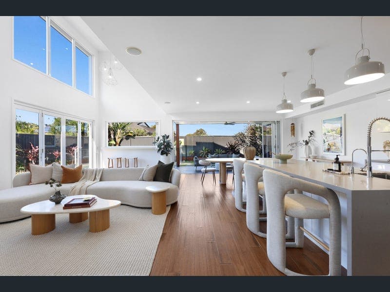 12 Mahogany Drive, Palm Beach — photo 1 of 5